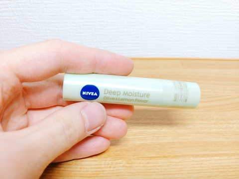 Nivea Deep Moisture lip olive & lemon