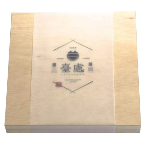 Yamacoh Kiso Hinoki Cypress Wooden Cutting Board With A Wooden Box